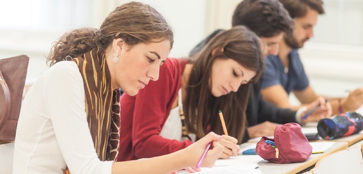 Estudiantes en una facultad Alicante y Barcelona lideran la carrera por el empleo en sanidad